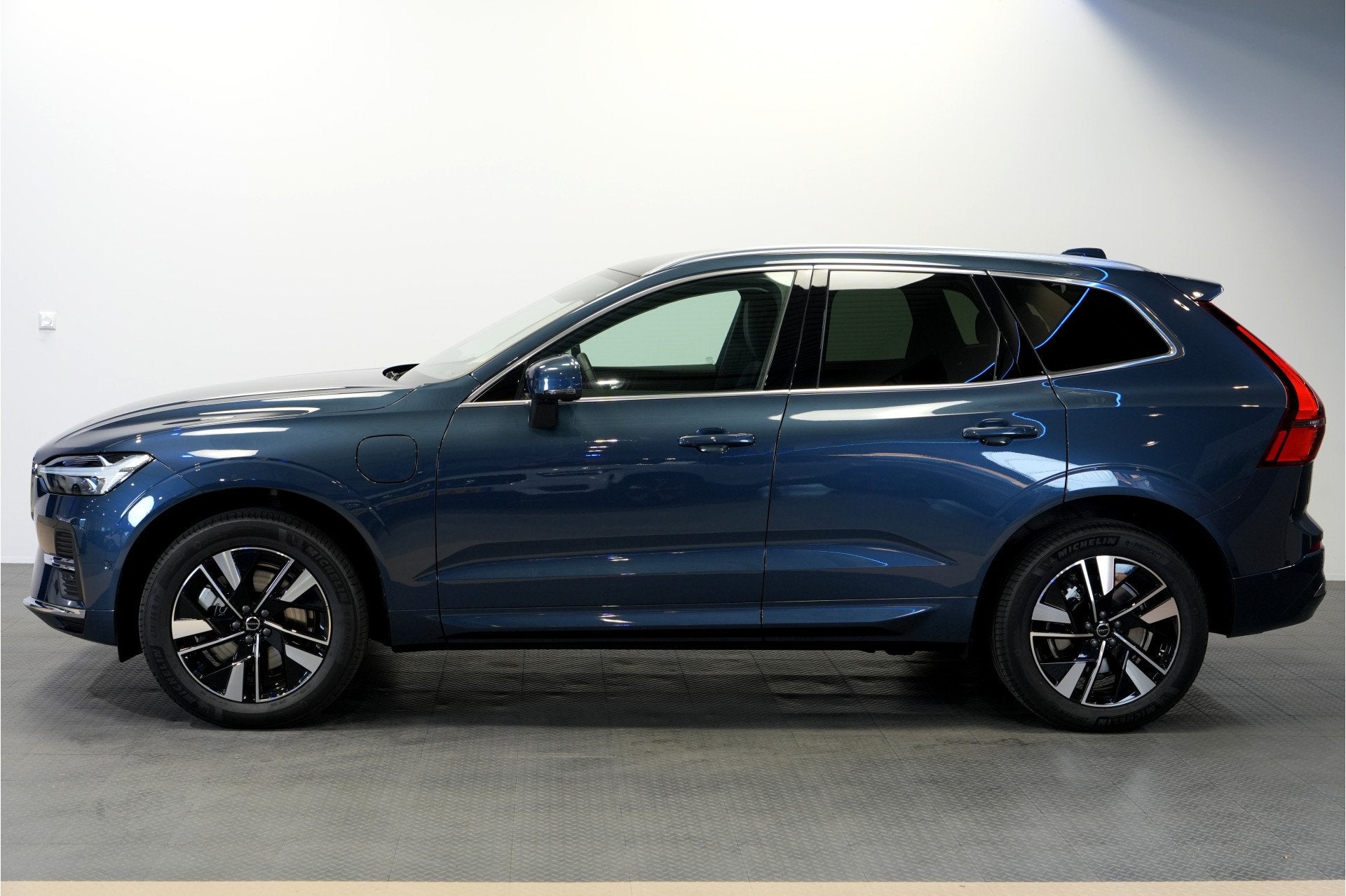 Volvo XC60 2.0 T6 AWD 293kW/399pk Aut8 Plug-in hybrid AWD Pl, Automaat, Dealer onderhouden, Gebruikt, Euro 6