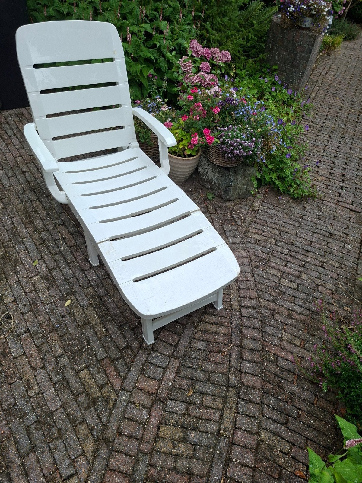Witte Curver Ligstoel - Verstelbaar en Comfortabel, Tuin en Terras, Ophalen, Gebruikt, Kunststof, Verstelbaar