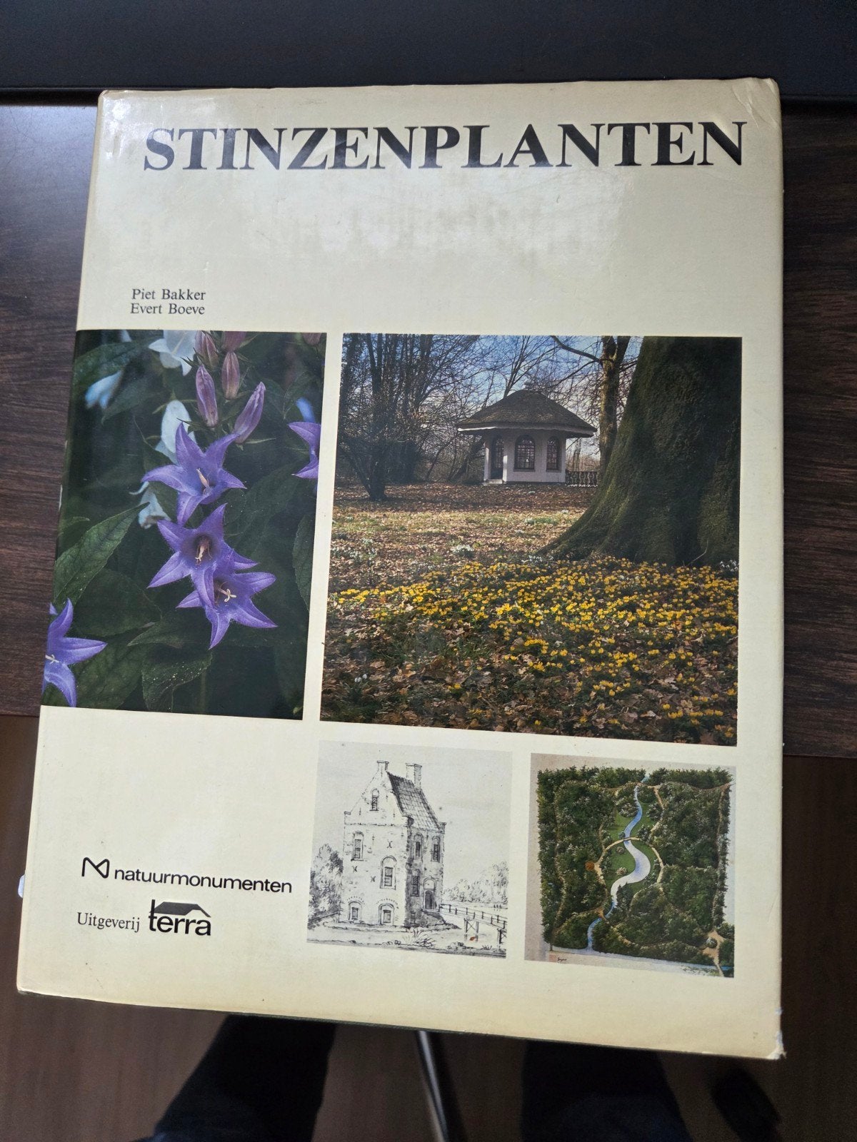 Stinzenplanten, Boeken, Gelezen, Piet Bakker, Ophalen of Verzenden, Tuinieren en Tuinplanten