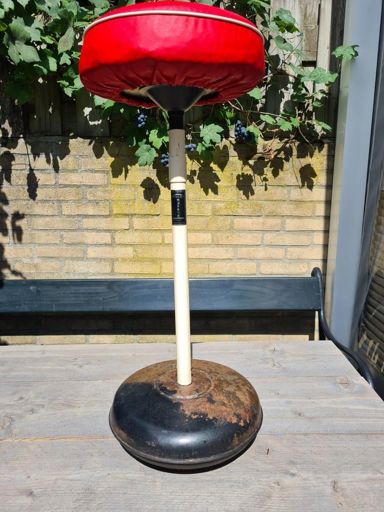 Rolei ps kruk met rode zitting, Ophalen