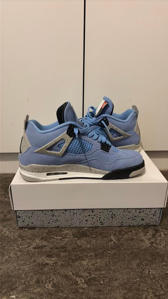 Jordan 4 university blue maat 45, Kleding | Heren, Schoenen, Ophalen of Verzenden, Zo goed als nieuw, Blauw