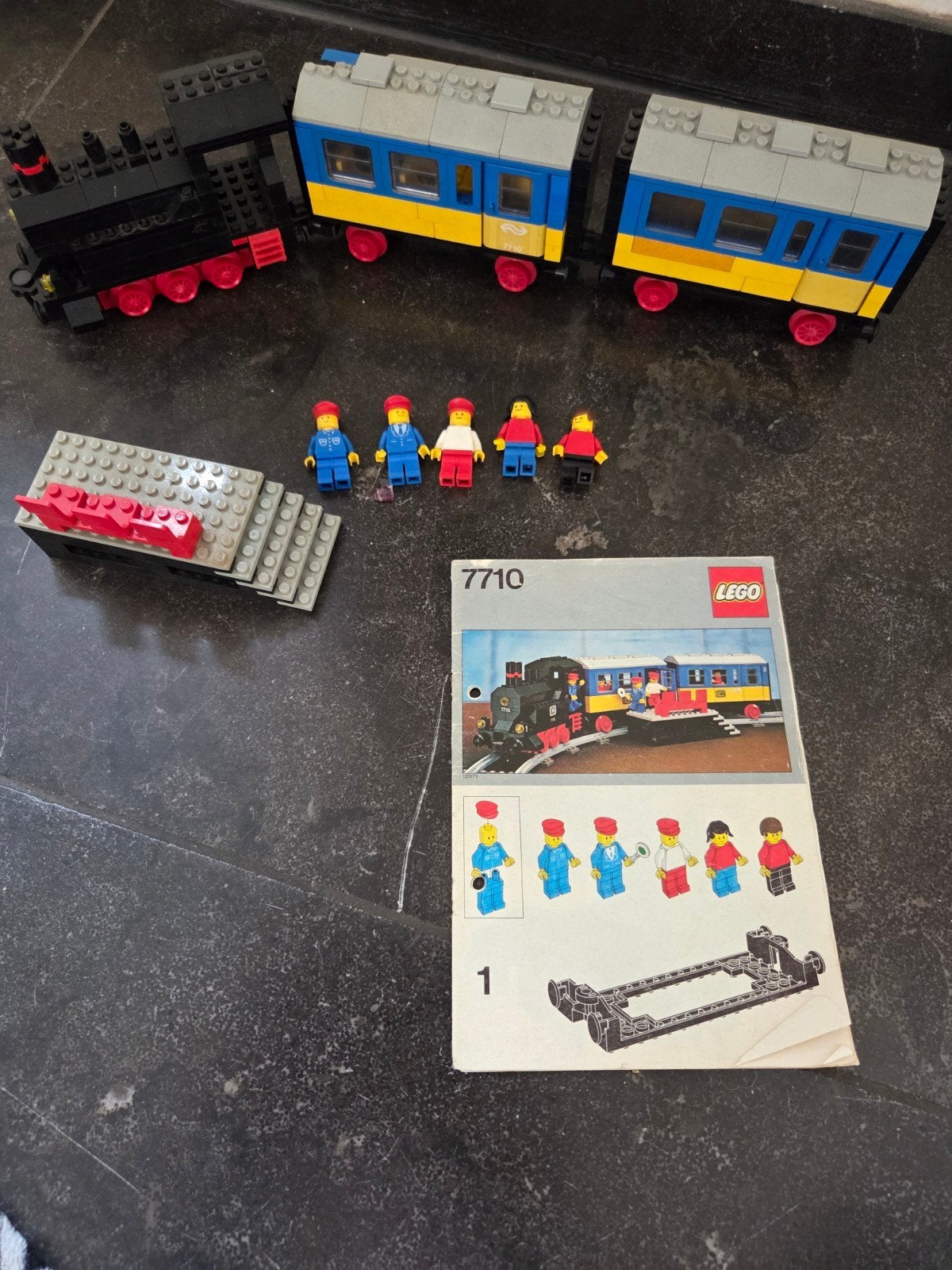 Lego Trein Set 7710 compleet met instructies en figuren, Gebruikt, Overige thema's, Lego, Ophalen of Verzenden