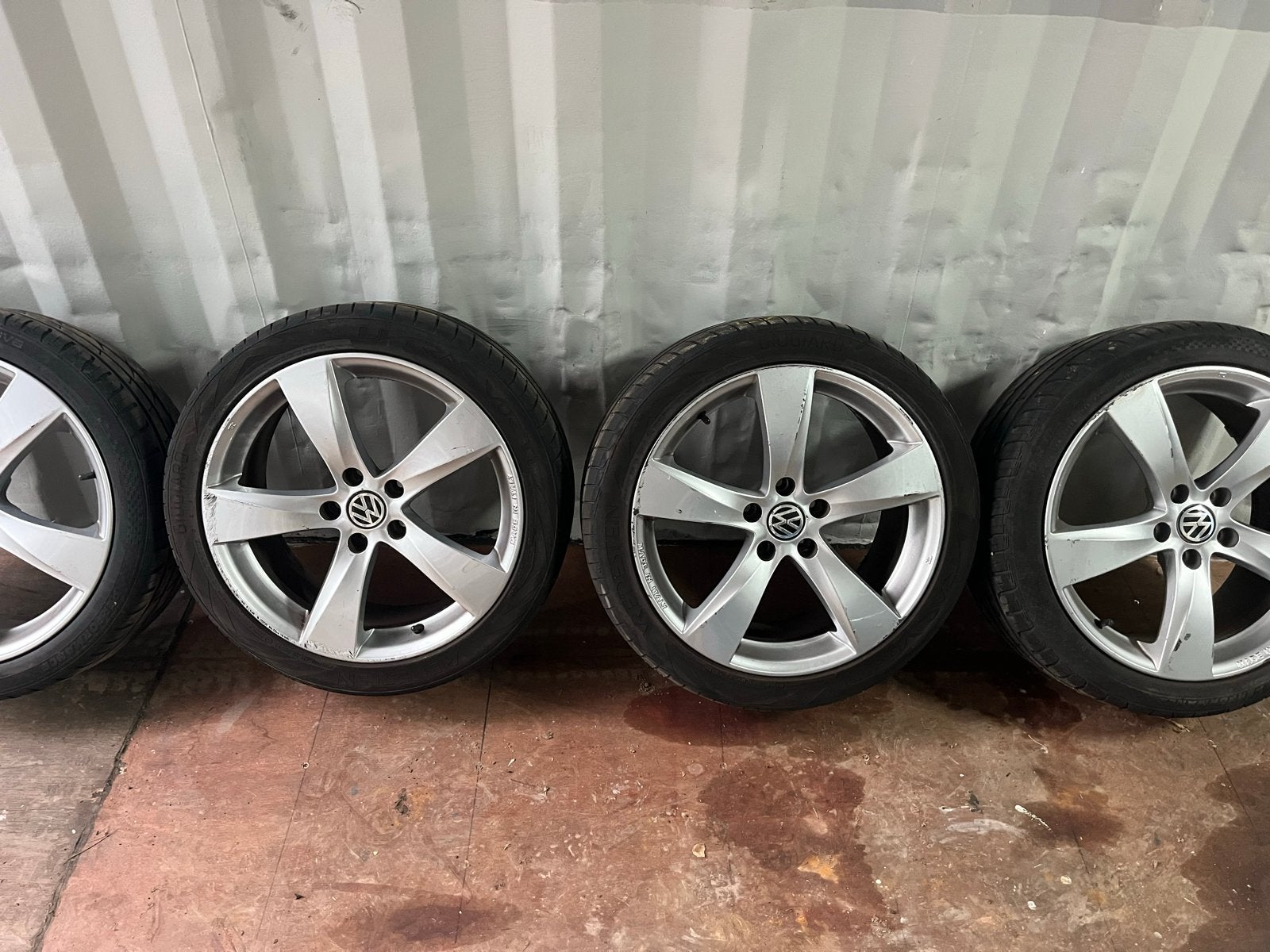 Set van 4 VW velgen met zomerbanden - 18 inch, Auto-onderdelen, Banden en Velgen, Ophalen, 18 inch, Gebruikt, Banden en Velgen