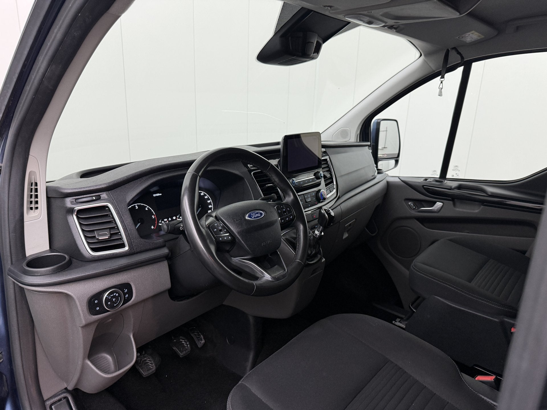 Ford Transit Custom 2.0TDCI 130PK Lang Limited Dubbele Cabin, Voorwielaandrijving, 4 cilinders, Blauw, Origineel Nederlands