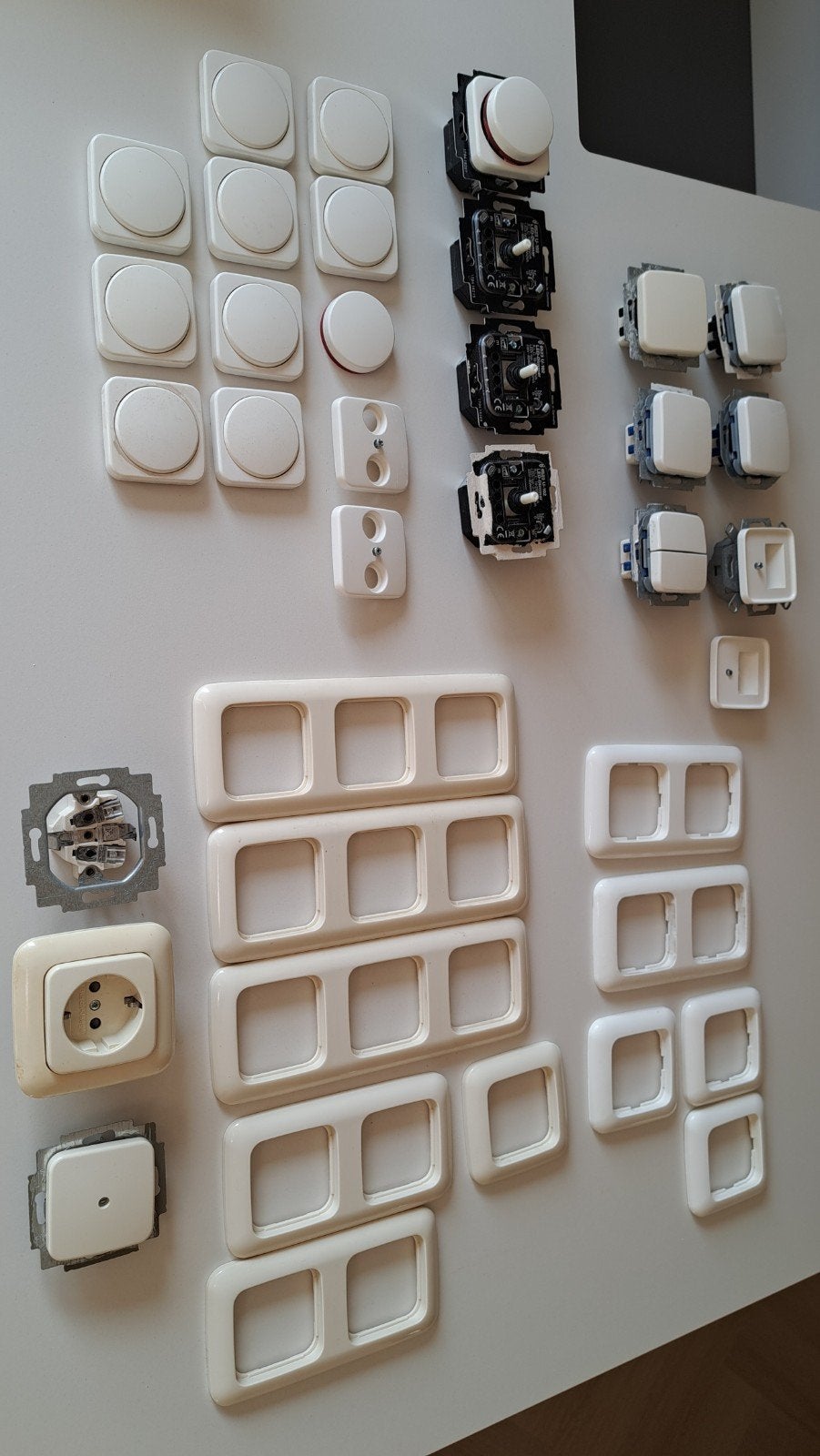Busch-Jaeger Schakelmateriaal Led Dimmers, Doe-het-zelf en Verbouw, Elektra en Kabels, Ophalen of Verzenden, Gebruikt, Busch-Jaeger