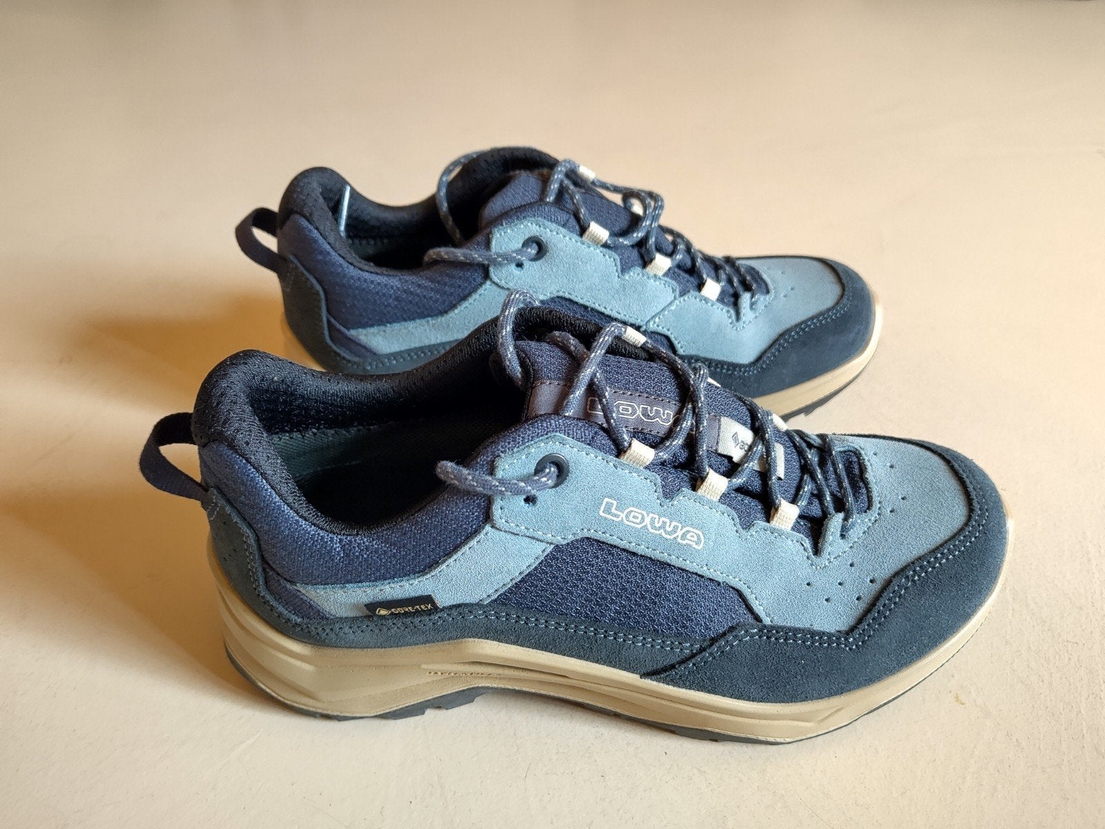Lowa wandelschoen dames - maat 39 - nieuw!, Ophalen of Verzenden, Nieuw, Schoenen