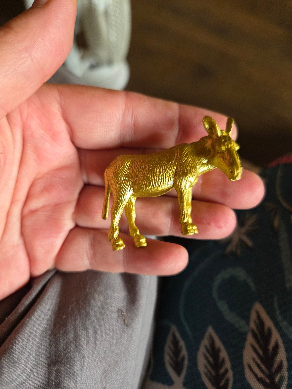 Gouden ezel beeldje van kunststof, Ophalen of Verzenden, Nieuw, Boerderijdier, Beeldje of Figuurtje