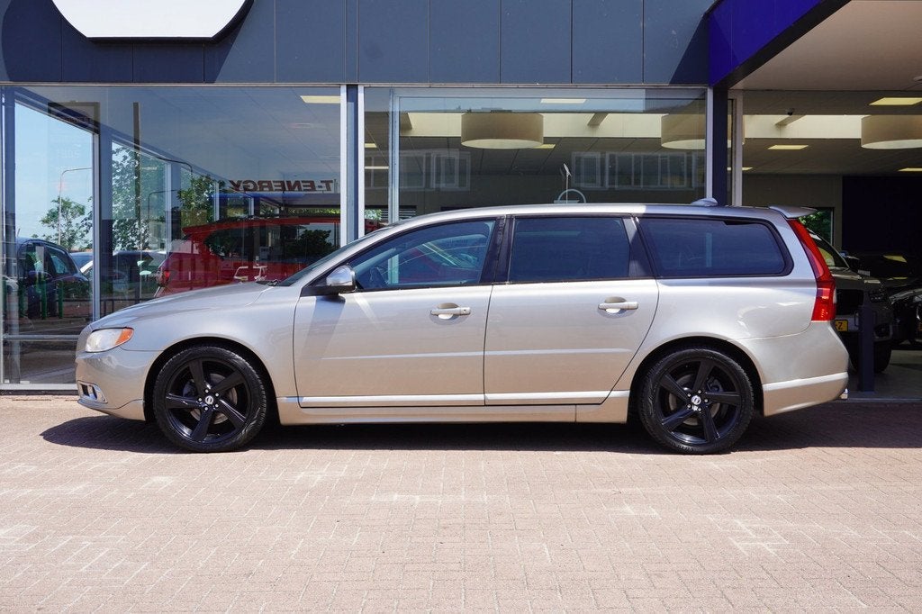 Volvo V70 2.0 T5 Momentum Automaat | Airco | Navigatie | Vol, Auto's, Euro 5, Zwart, 4 cilinders, Automatische klimaatregeling