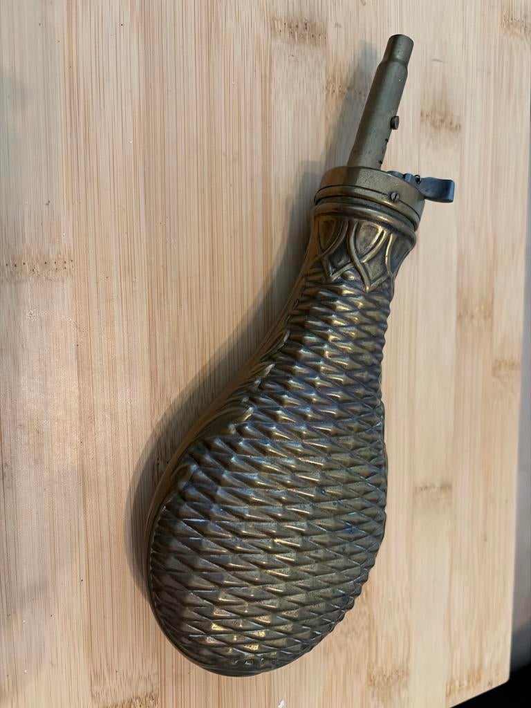Antieke kruitfles van messing - Jachtaccessoire, Ophalen of Verzenden