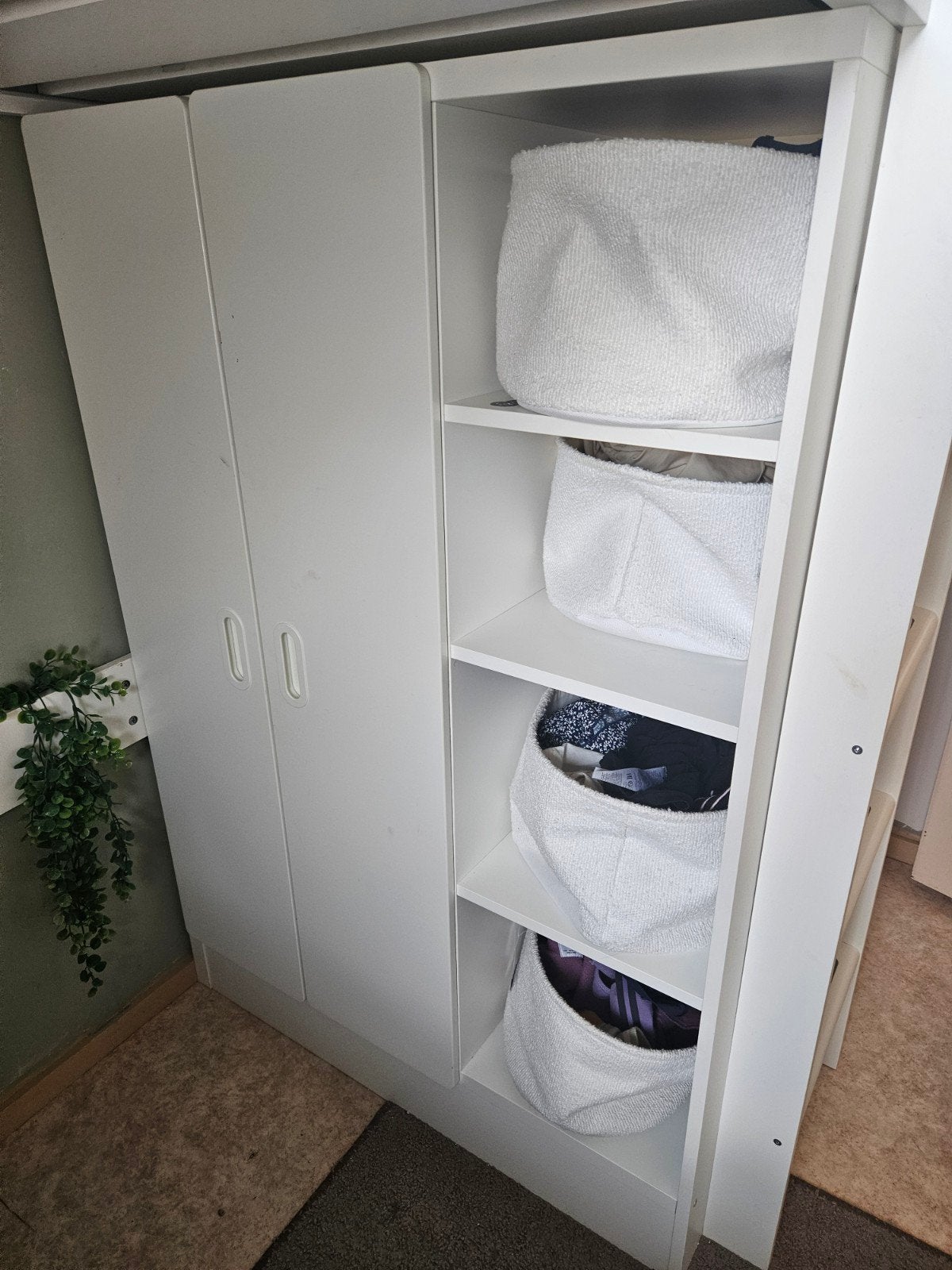 Hoogslaper met bureau en kast - lichte beschadiging, Gebruikt, Eenpersoons, Wit, Ophalen of Verzenden