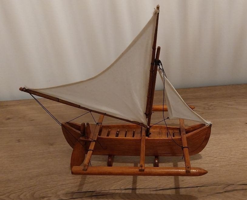 Antiek/vintage houten model Indonesische Jukung kano (28cm), Antiek en Kunst, Overige onderwerpen, Houtsnijwerk, Art deco, Ophalen of Verzenden