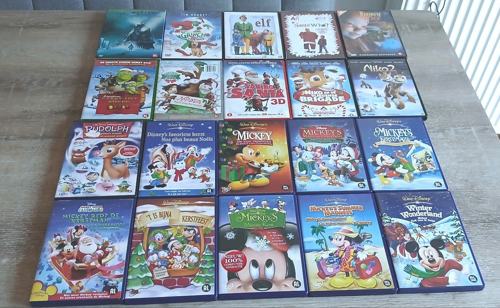 20 kerst DVD Disney Mickey grinch Elf Santa polar express, Ophalen of Verzenden, Zo goed als nieuw