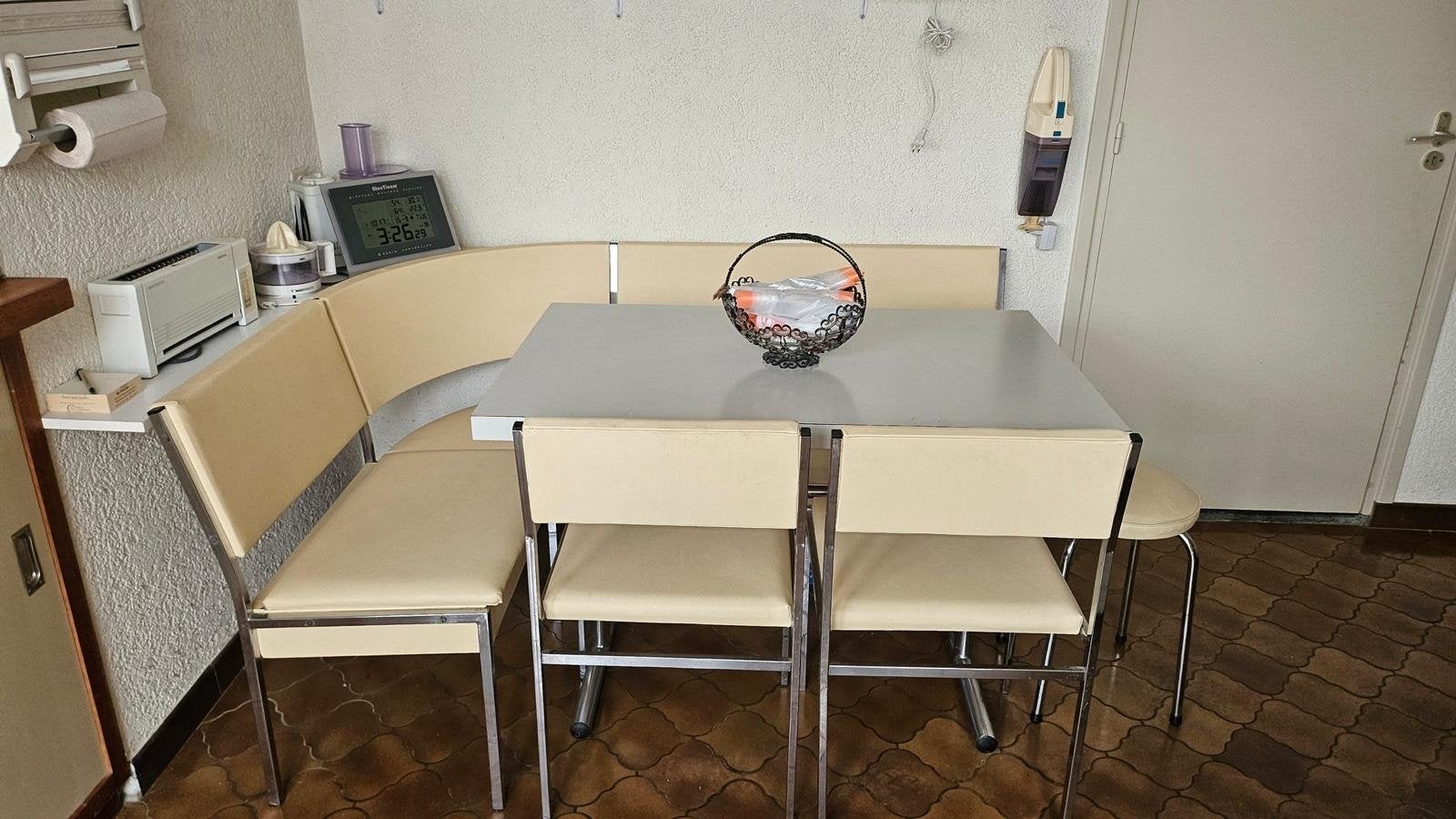 Vintage Eettafel met hoekbank en stoelen - complete set, Ophalen, Gebruikt, 100 tot 150 cm, Metaal