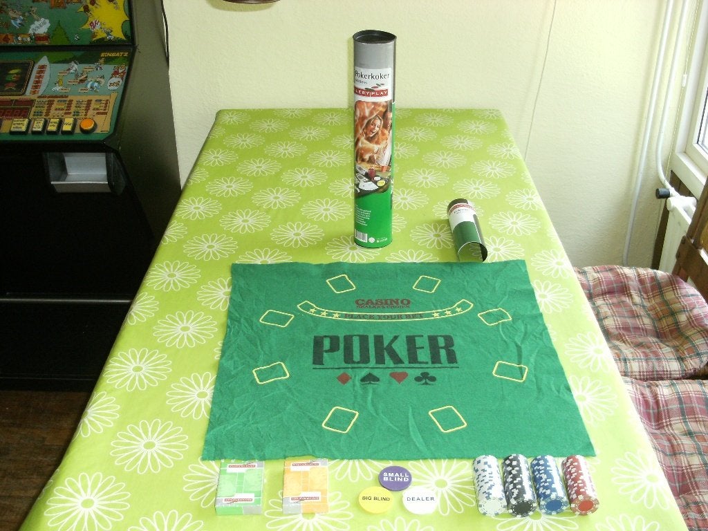 Poker kaartspel in koker, Vijf spelers of meer, Ophalen of Verzenden, Zo goed als nieuw