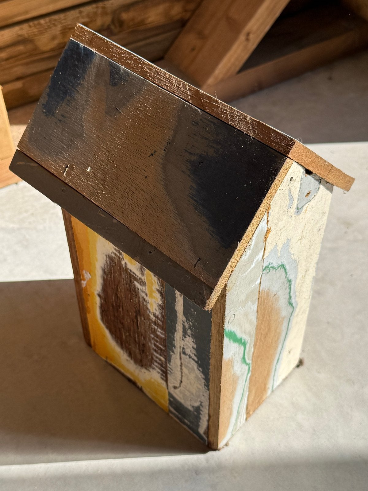 Vogelhuisje vervaardigd uit gerecycled hout, Dieren en Toebehoren, Vogels | Hokken en Kooien, Ophalen of Verzenden, Nieuw, Hout