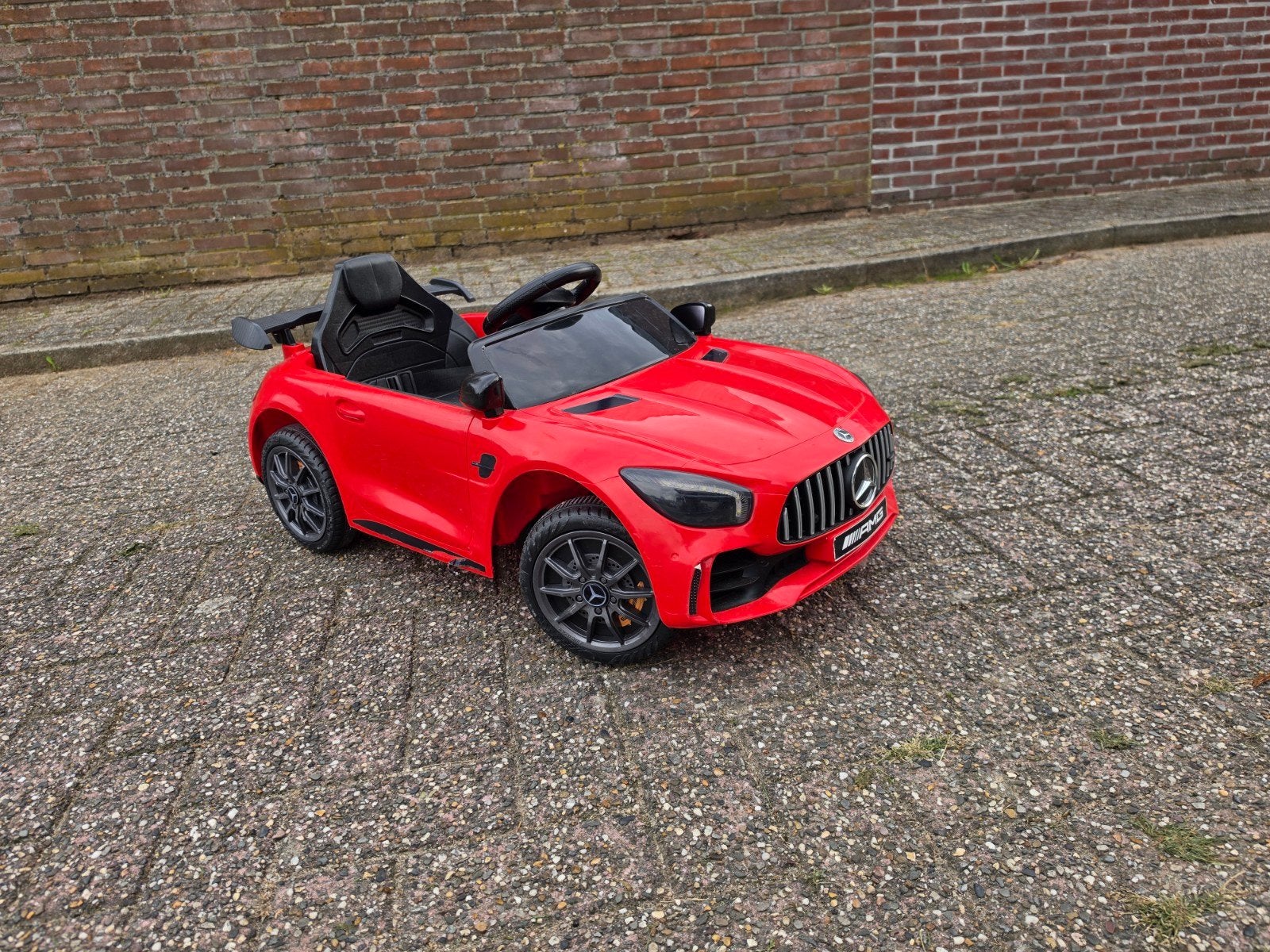 Mercedes-Benz AMG kinderauto rood – incl. afstandsbediening, Zo goed als nieuw