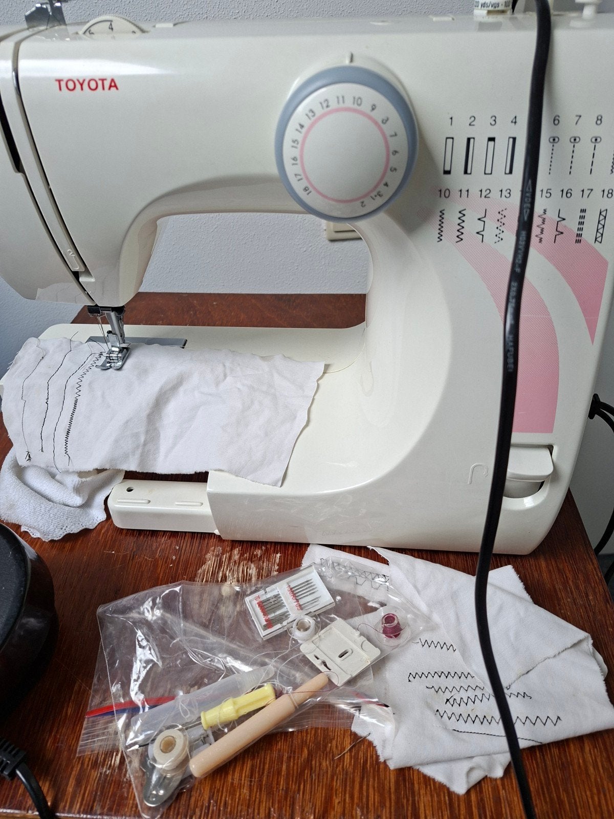 Toyota naaimachine., Ophalen, Gebruikt, Naaimachine, Overige merken
