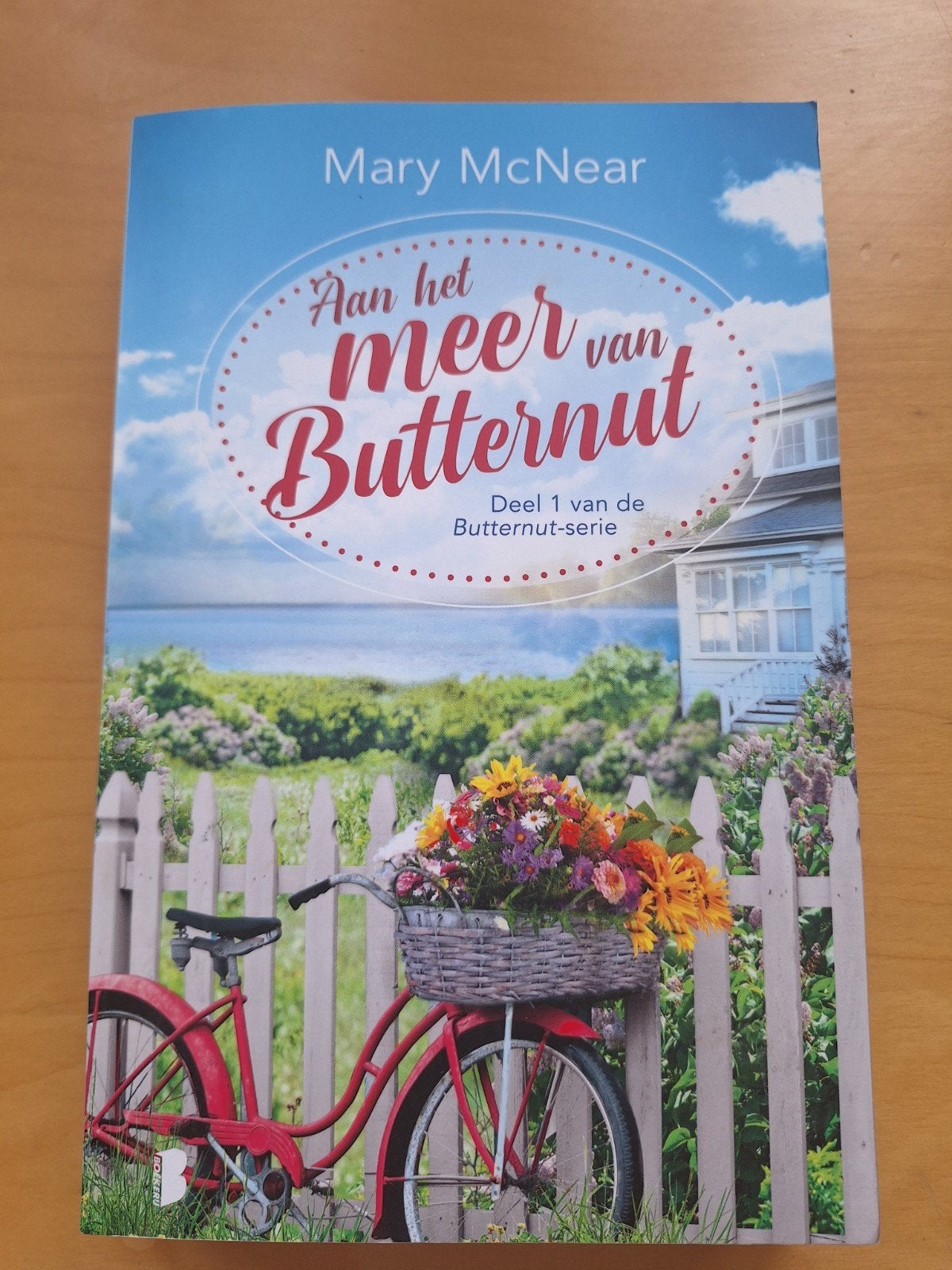 Mary McNear - Aan het meer van Butternut, Ophalen of Verzenden, Zo goed als nieuw, Mary McNear