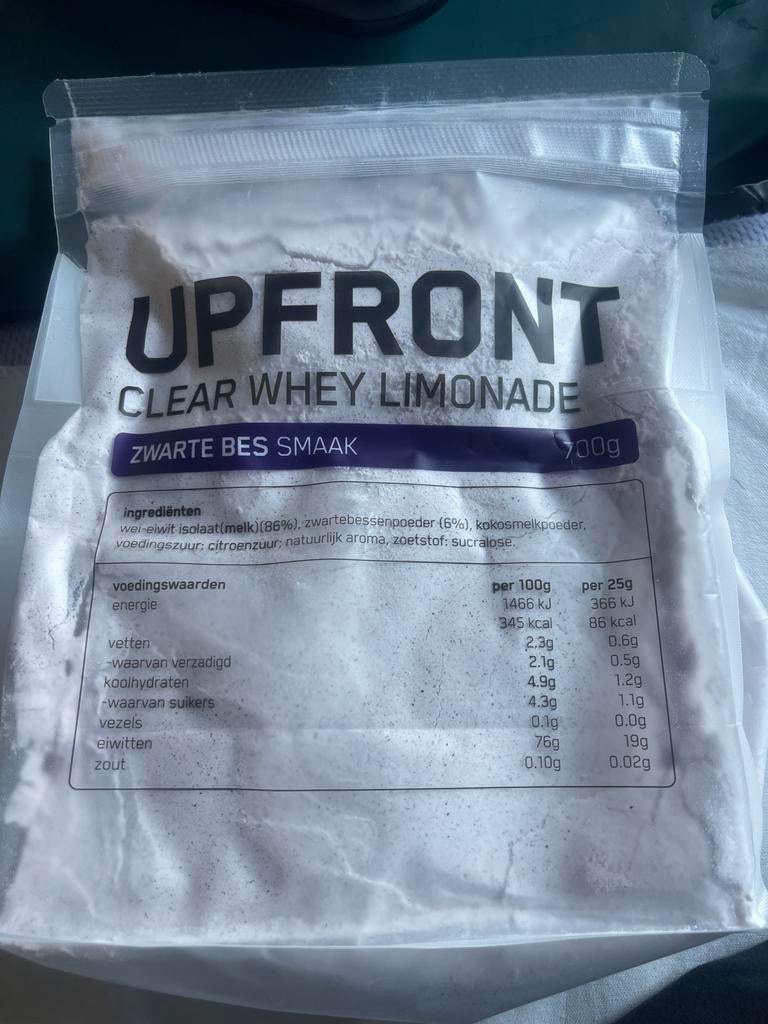 UPFRONT Clear Whey Limonade Zwarte Bes 700g, Sport en Fitness, Ophalen of Verzenden, Nieuw, Overige typen
