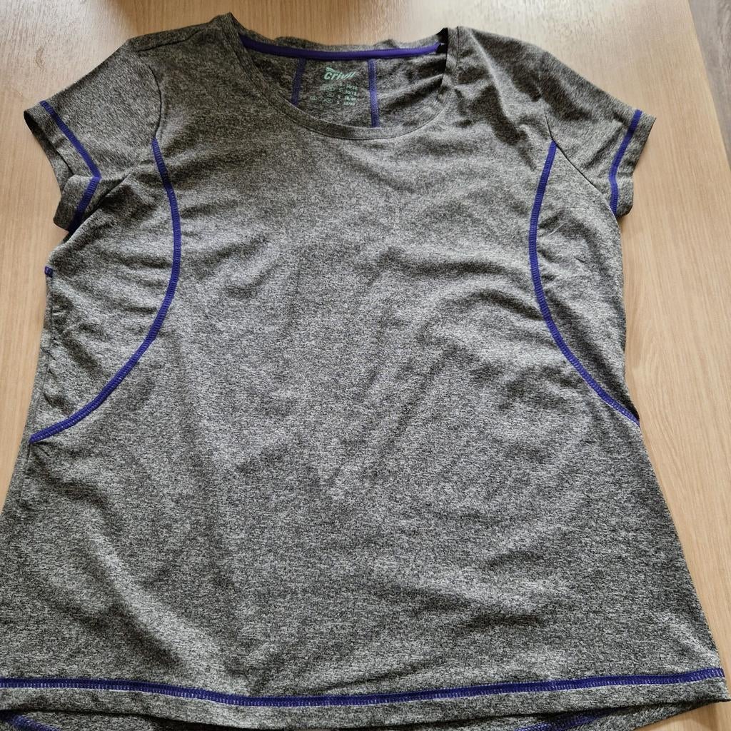Crivit sportshirt grijs met paarse stiksels, Kleding | Dames, Sportkleding, Ophalen of Verzenden, Hardlopen of Fietsen, Maat 36 (S)