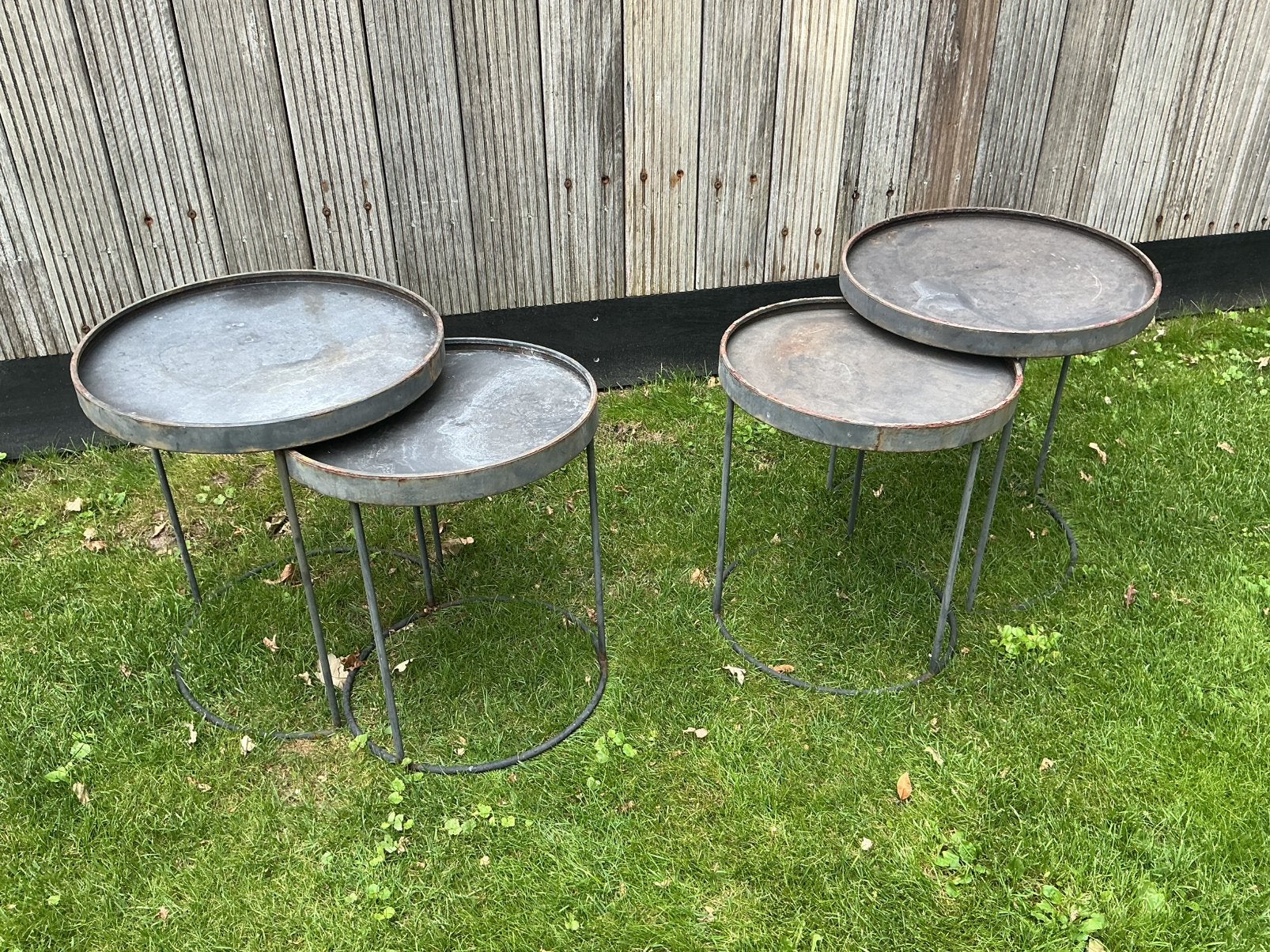 4 zwarte metalen bijzettafeltjes - Karwei - Lana -, Ophalen, Gebruikt, Rond, Plastic