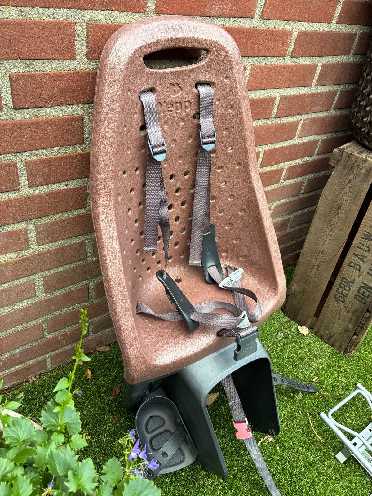 Yepp Achterzitje Bruin met Voetsteuntjes, Fietsen en Brommers, Ophalen, Achterzitje, 9 t/m 36 kg, Gebruikt