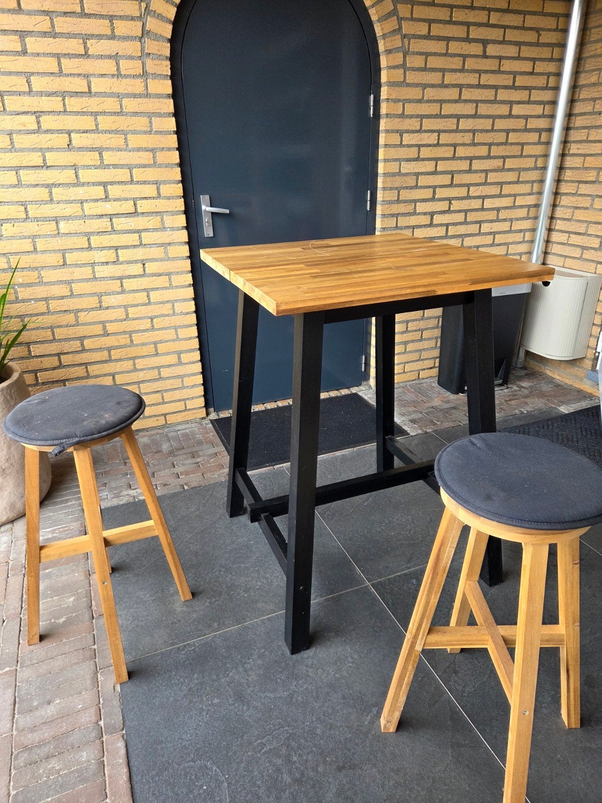 IKEA SKOGTA - Hoge bartafel met 2 krukken, Gebruikt, 60 tot 90 cm, Ophalen of Verzenden, Hout