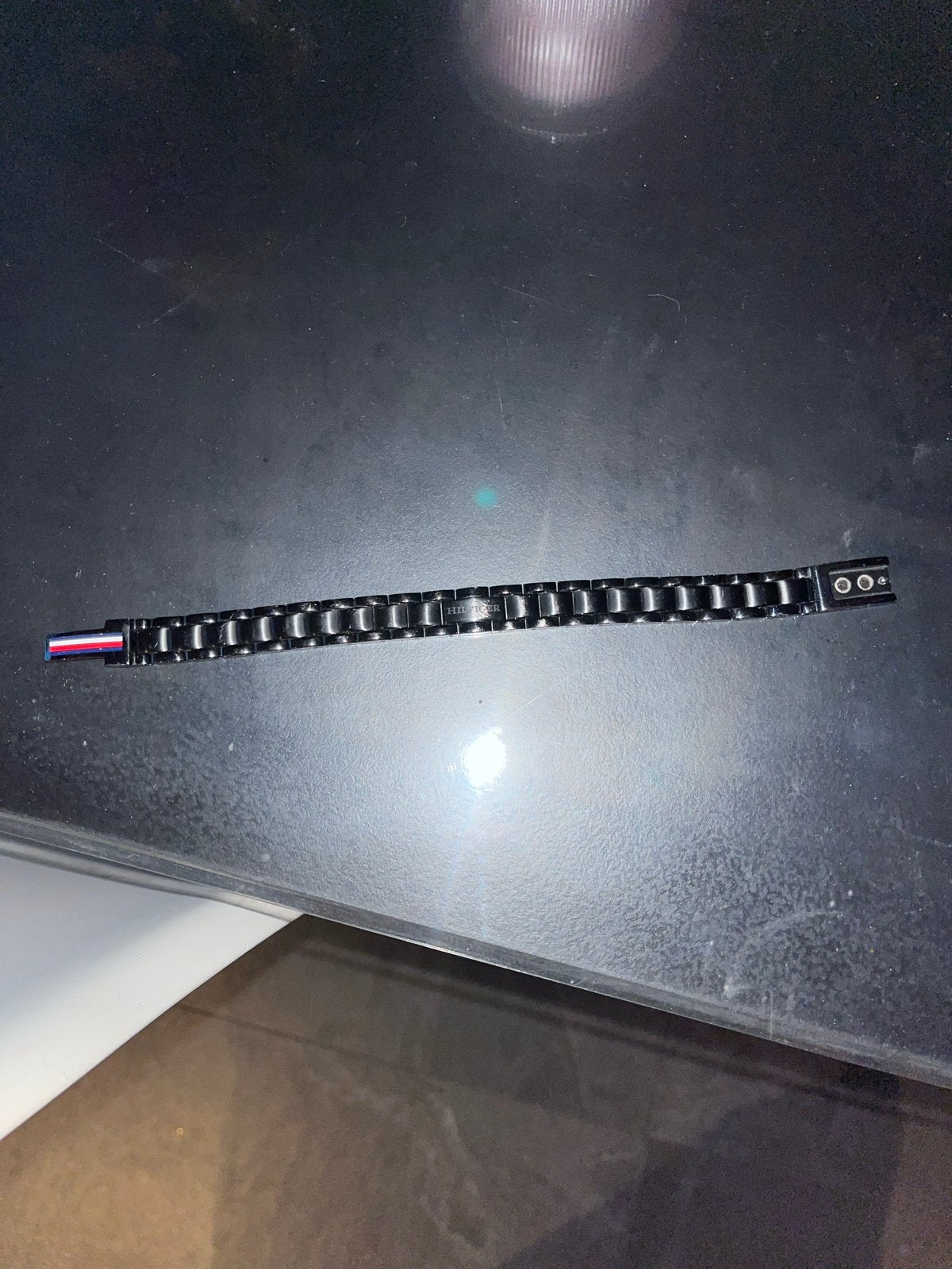 Zwarte Tommy Hilfiger Armband - Goede Kwaliteit, Sieraden, Tassen en Uiterlijk, Ophalen of Verzenden, Gebruikt, Zwart
