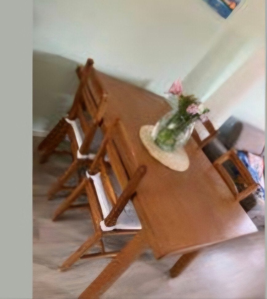 Zware eikenhouten eettafel met lichte houten stoeltjes, Ophalen of Verzenden
