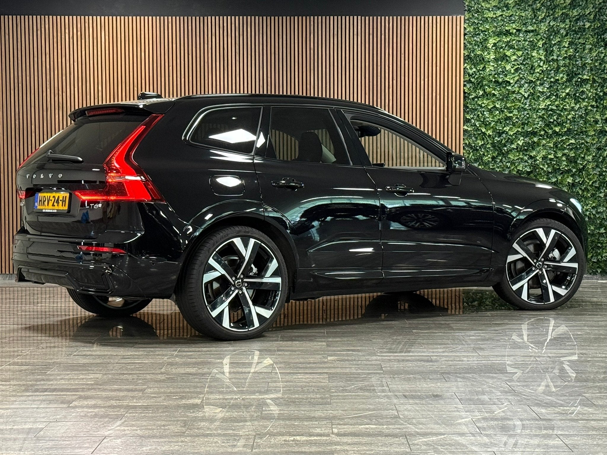 Volvo XC60 T6 AWD Recharge Ultra Dark, 12 maanden, Gebruikt, 4 cilinders, 150 min