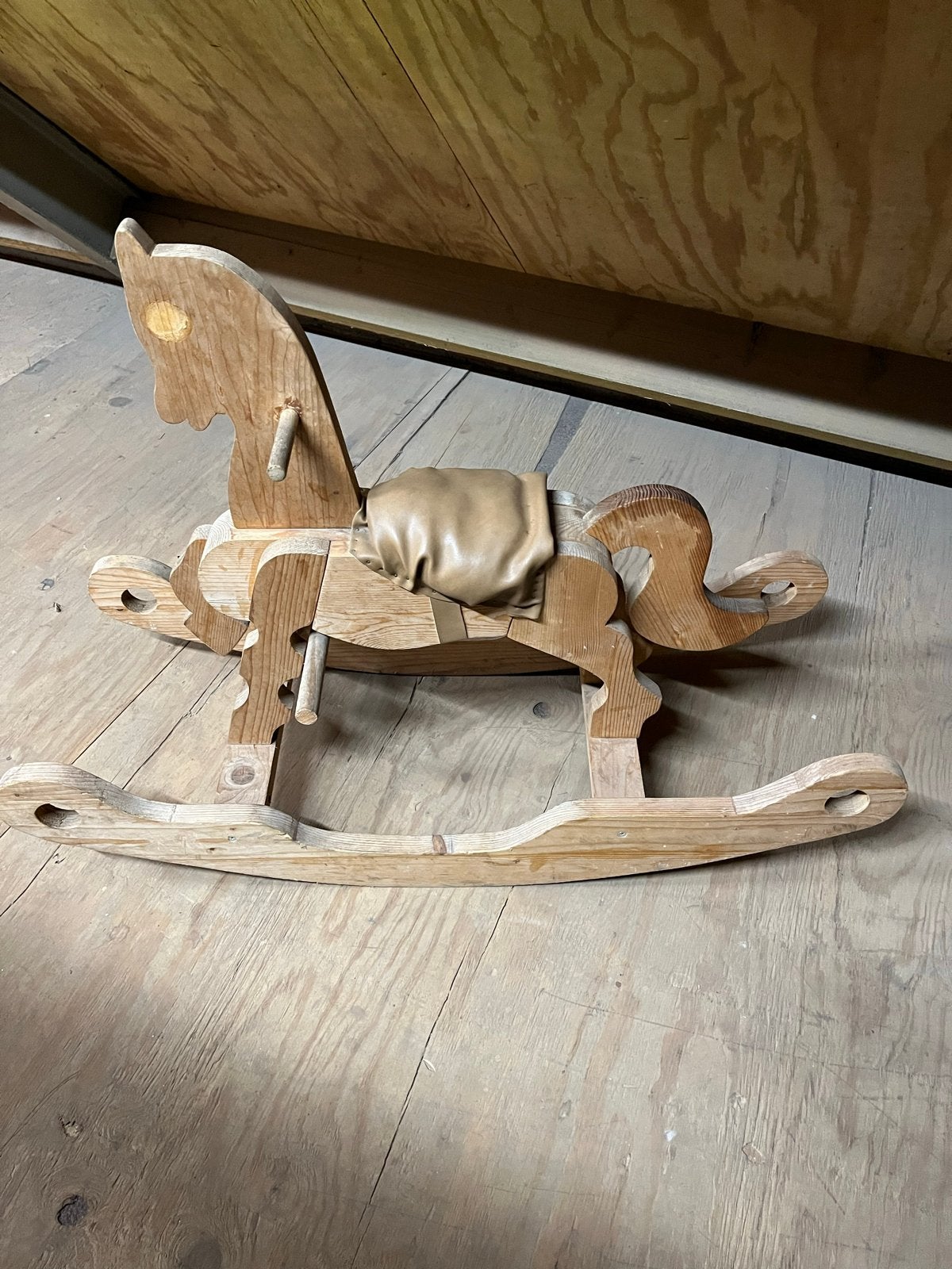 Houten hobbelpaard met leren zadel, Ophalen, Gebruikt