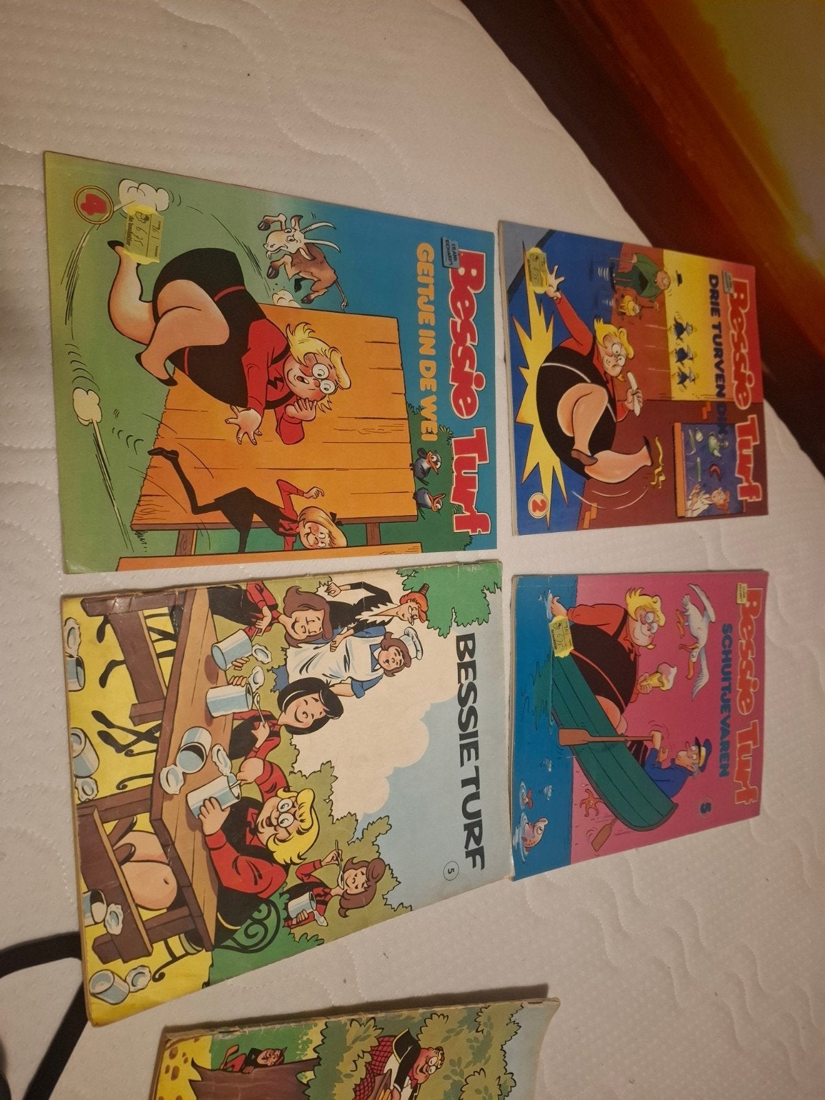 4 strips van bessie turf 1 boek van billie turf, Ophalen of Verzenden