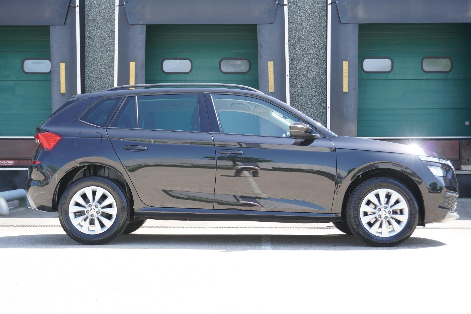 Skoda Kamiq 1.0 TSI 110pk Ambition | DAB+ | SmartLink | LED, Auto's, 12 maanden, Stof, Gebruikt, 620 kg