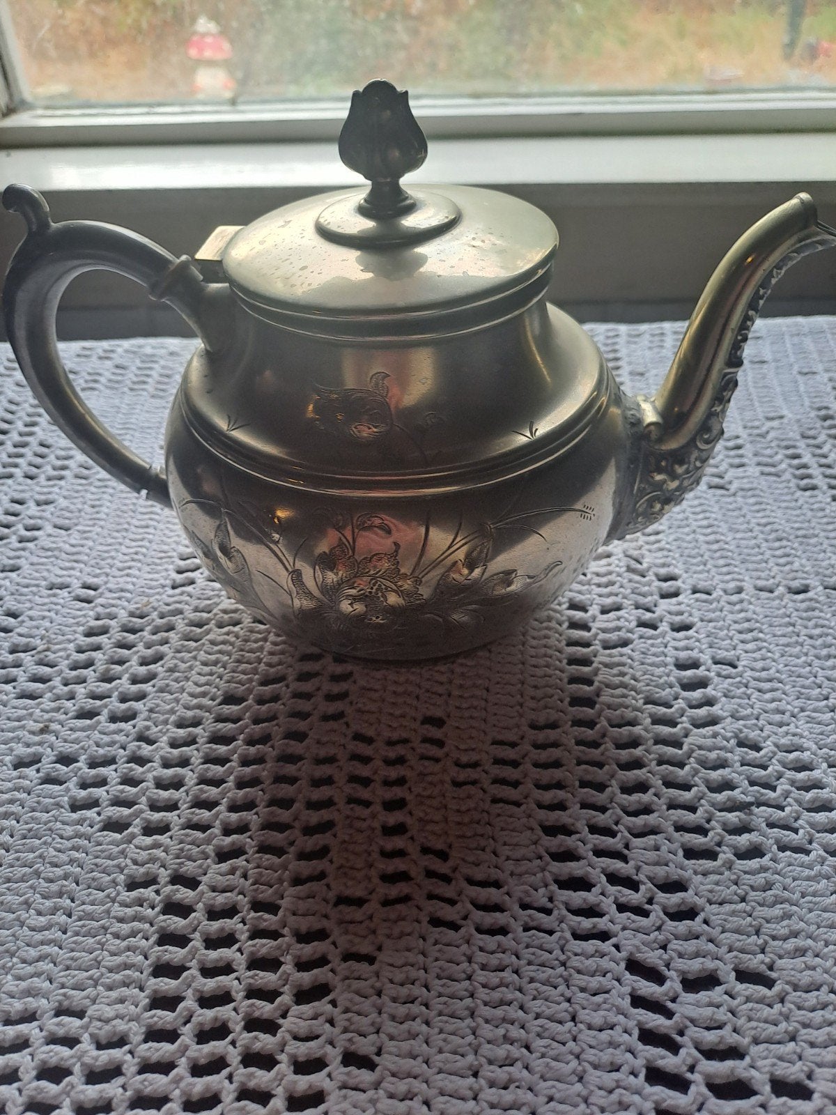 Antieke zilverkleurige theepot met bloemgravures, Ophalen of Verzenden