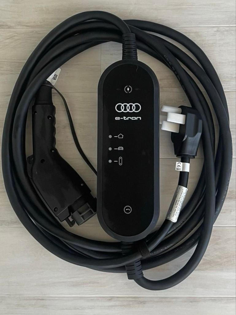 Audi e-tron draagbare lader, Auto diversen, Laadpalen, Ophalen of Verzenden, Zo goed als nieuw, Laadkabel
