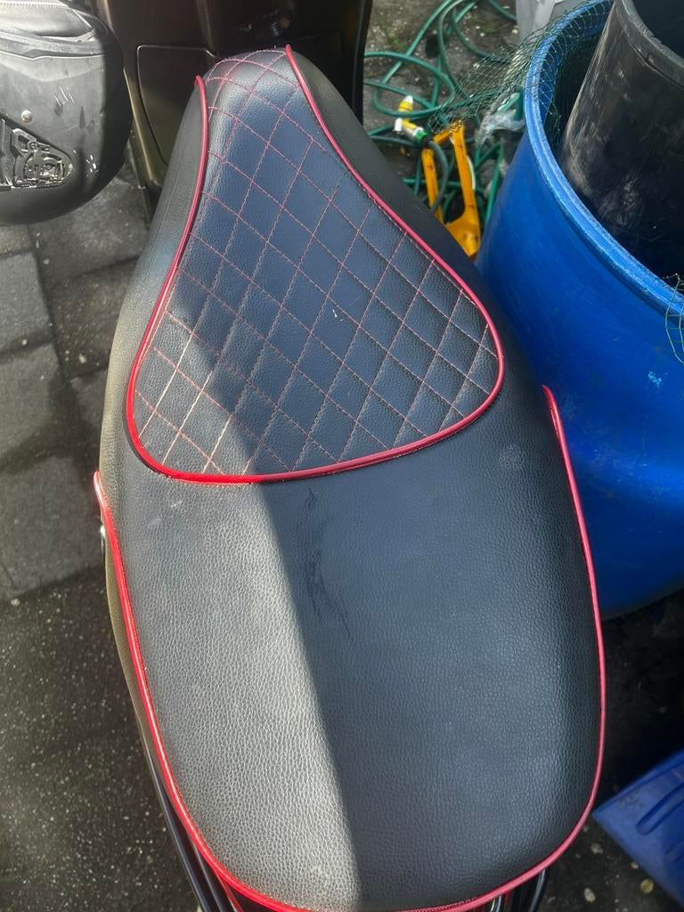 Custom vespa sprint zadel, Ophalen of Verzenden