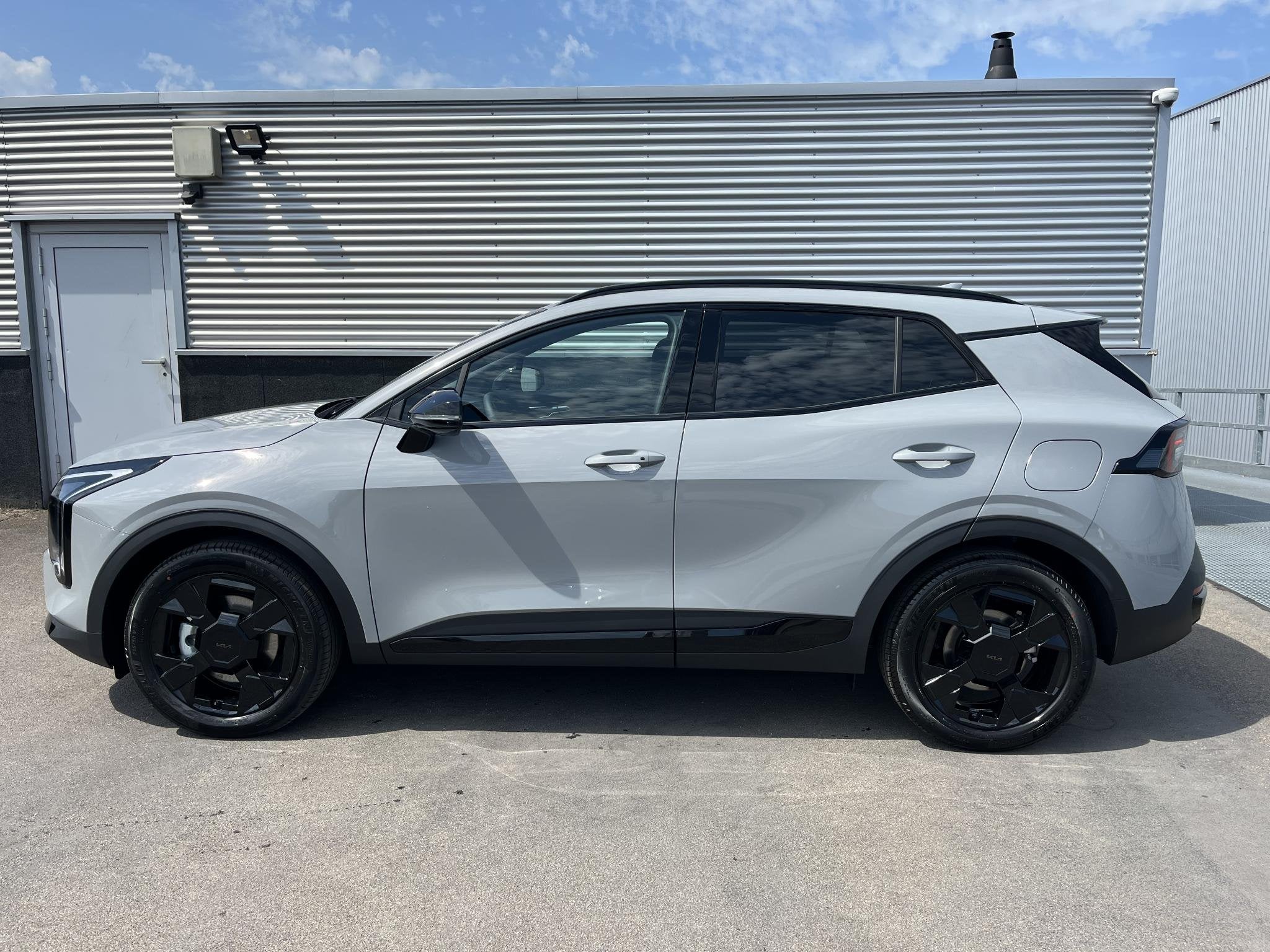 Kia Sportage PHEV Black Edition Nieuw uit voorraad leverbaar, Automatische klimaatregeling, 14 kWh, 4 cilinders, Plug-in hybride