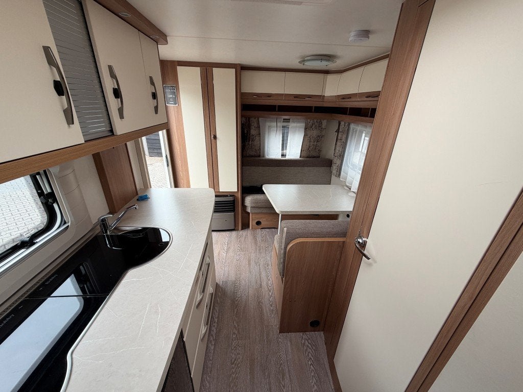 Foto 5 van HOBBY De Luxe 440 SF ’21 (Vastbed 210cm)