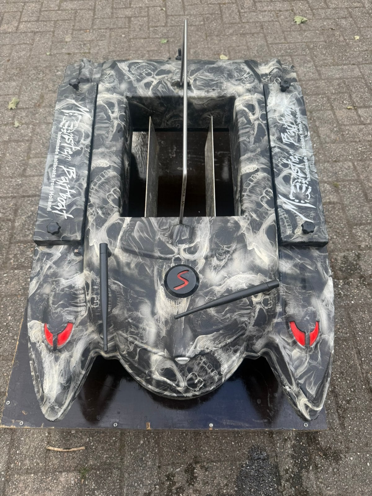 Monster baitboat s toslon tf640 gps en autopilot, Ophalen