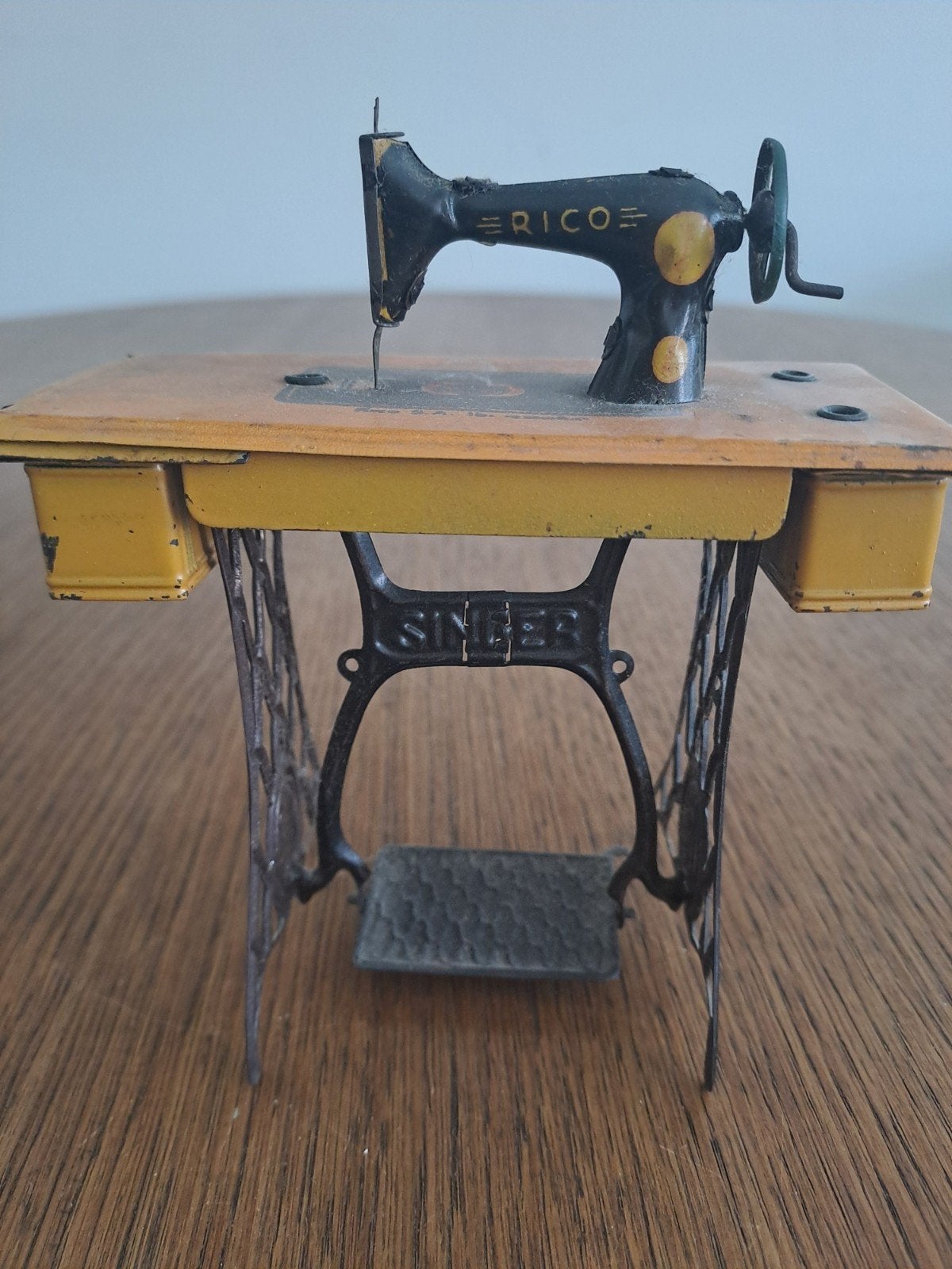 Naaimachine miniatuur Rico Singer, Antiek en Kunst, Antiek | Naaimachines, Ophalen of Verzenden