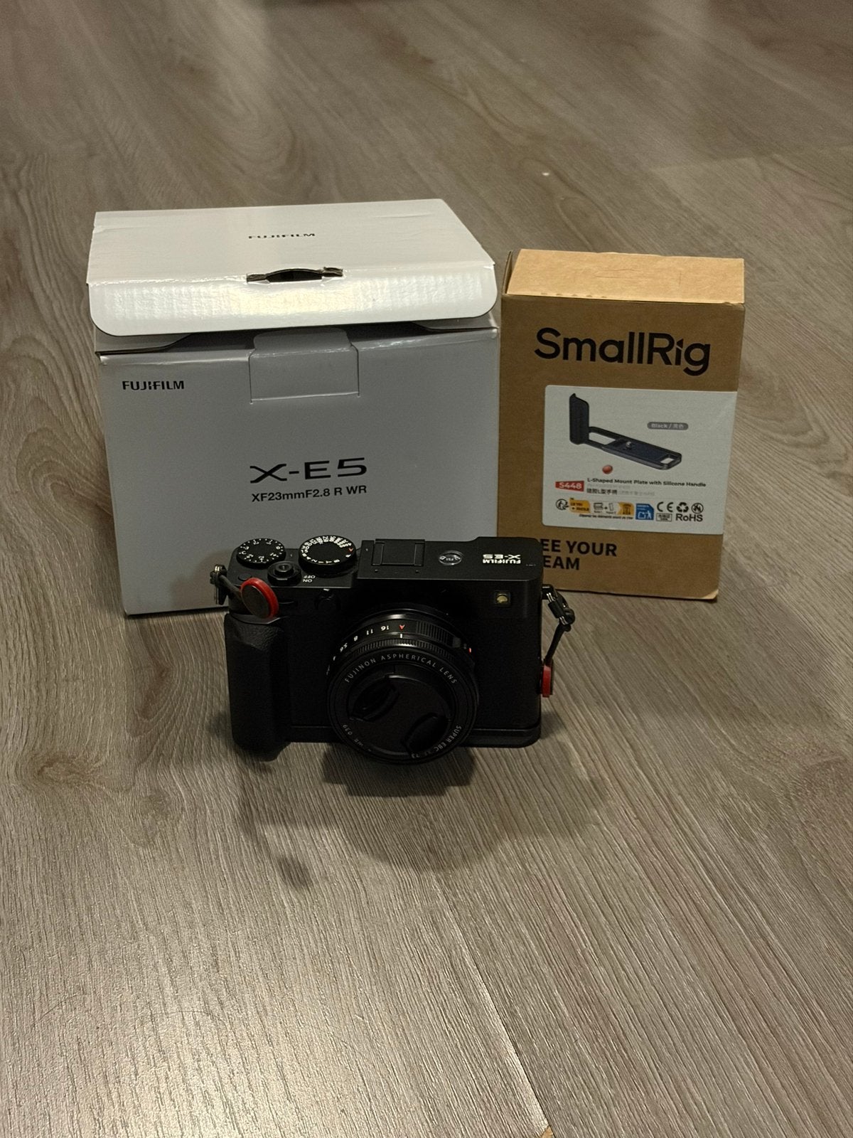 Fujifilm X-E5 + XF23mm F2.8 R WR — like new, incl. SmallRig, Audio, Tv en Foto, Fotocamera's Digitaal, Ophalen of Verzenden, Zo goed als nieuw