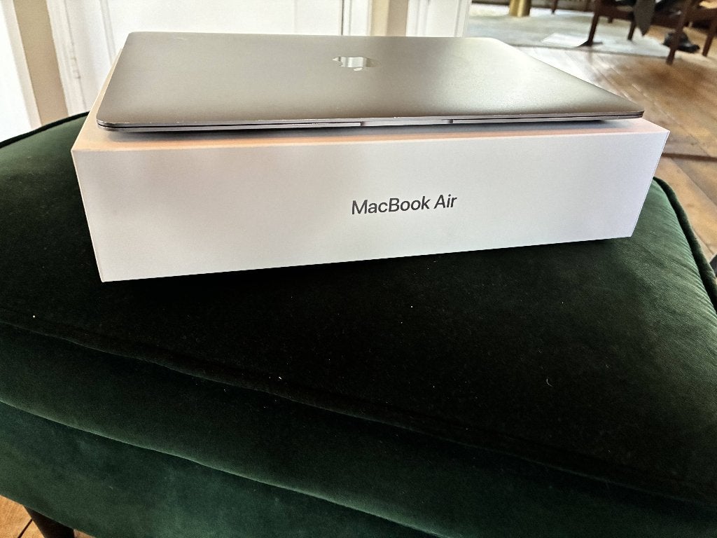 MacBook Air i5 (mid 2019) met doos en oplader, Computers en Software, Qwerty, 8 GB, 13 inch, Minder dan 2 Ghz