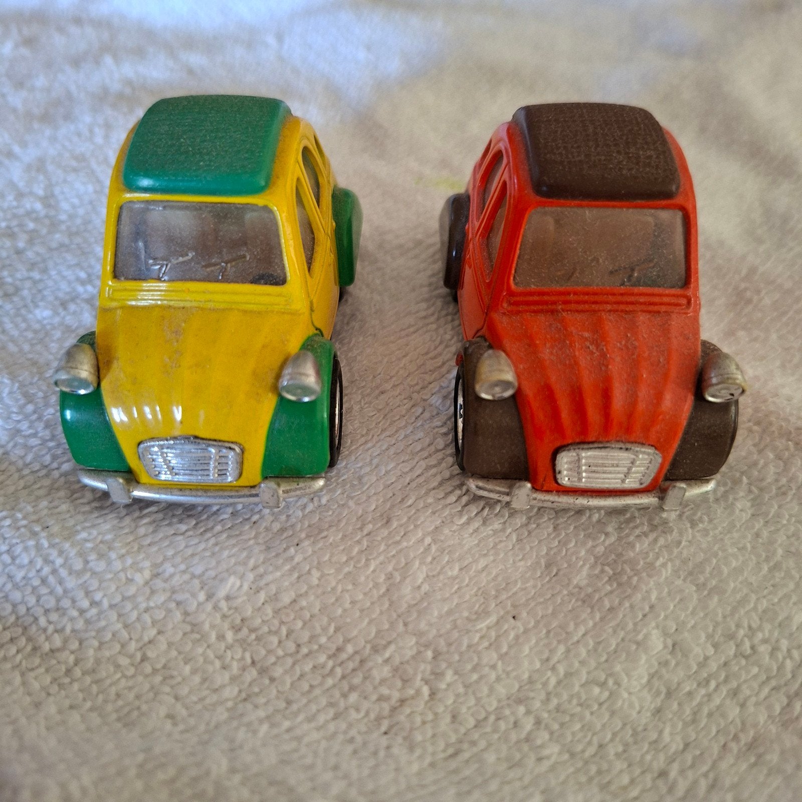 Deux cheveau mini fantasie auto CV2 geel/ rood, Kinderen en Baby's, Ophalen of Verzenden, Jongen of Meisje