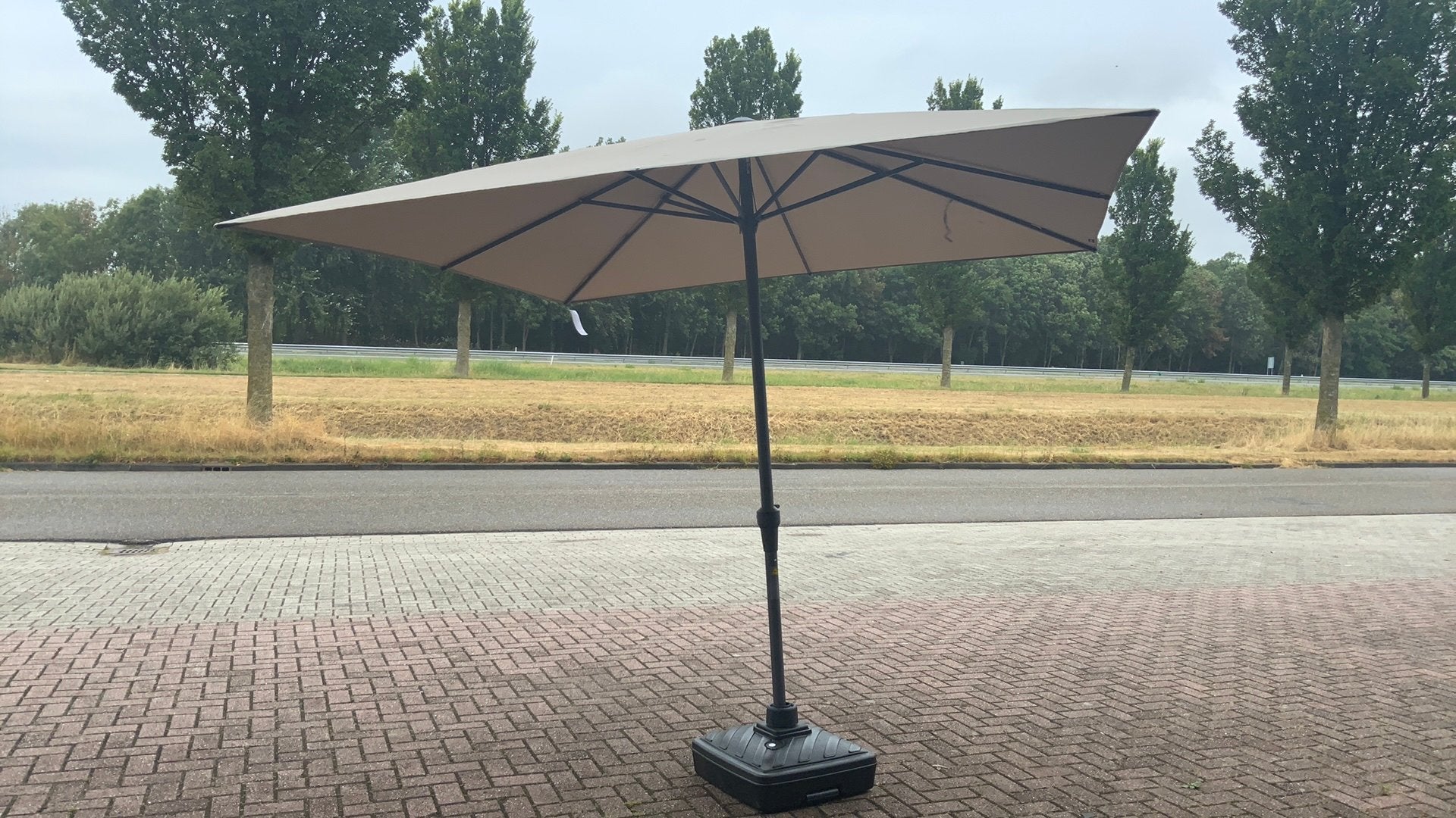 Parasol taupe 275x275 excl. parasolvoet, Tuin en Terras, Parasols, Verzenden, Platinum BV, Zo goed als nieuw, Info@platinum.nl