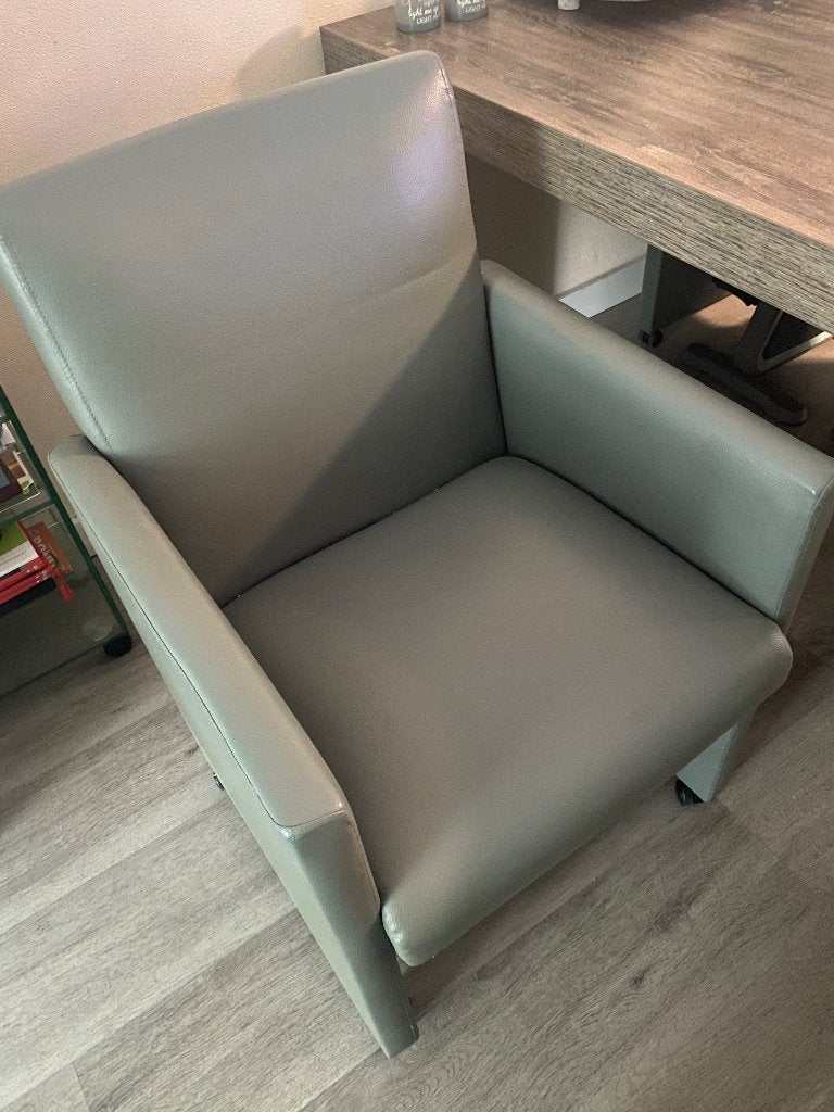 Foto 3 van Compleet eetkamer inrichting met 6 leren stoelen salontafel