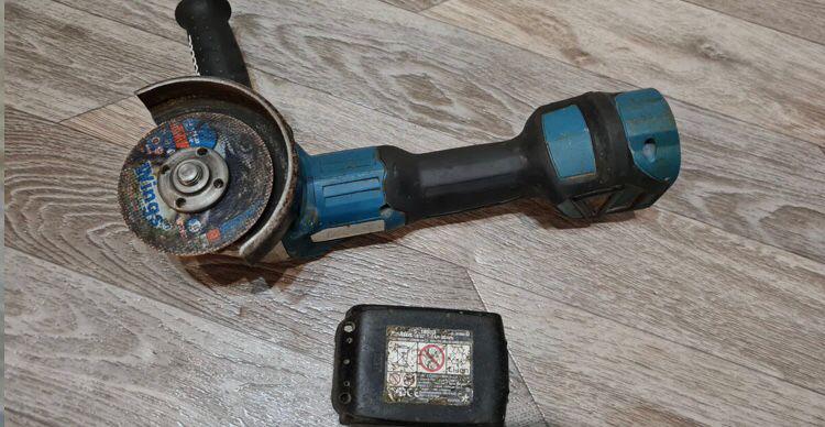 Makita accu slijptol 18v, Doe-het-zelf en Verbouw, Gereedschap | Slijpmachines, Ophalen, Zo goed als nieuw, Minder dan 700 watt