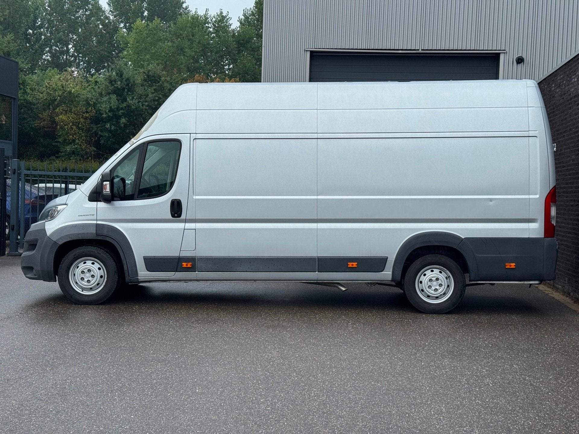 Fiat Ducato 35H 2.3 MultiJet L4H3 Airco|Navi|Camera, Voorwielaandrijving, Gebruikt, Euro 6, 2065 kg