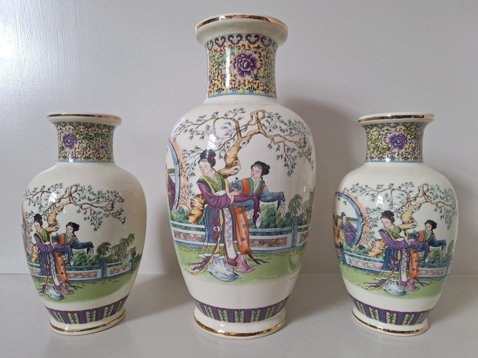Set van 3 Chinese vazen met traditionele decoratie, Antiek en Kunst, Antiek | Vazen, Ophalen of Verzenden