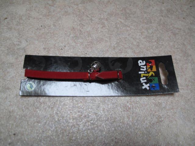 leuk rood halsbandje met belletje lengte ongeveer 30 cm, Dieren en Toebehoren, Kattenhalsbanden en Penningen, Ophalen of Verzenden