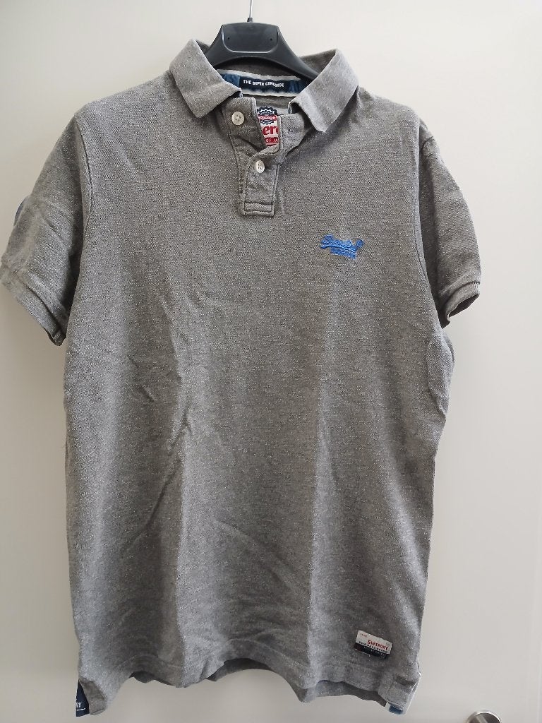 Te koop: zgan grijs heren poloshirt Superdry maat L, 5,-, Maat 52/54 (L), Ophalen of Verzenden, Zo goed als nieuw, Grijs